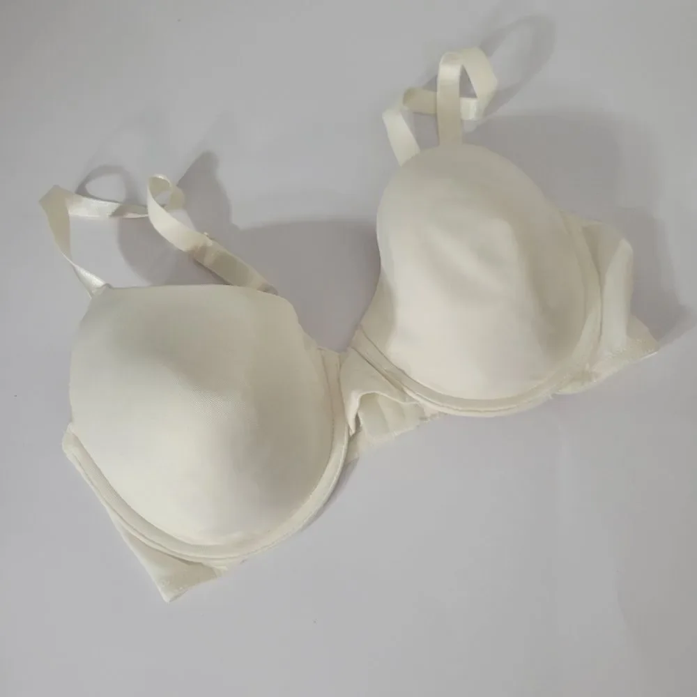 Ellen Tracy white bra